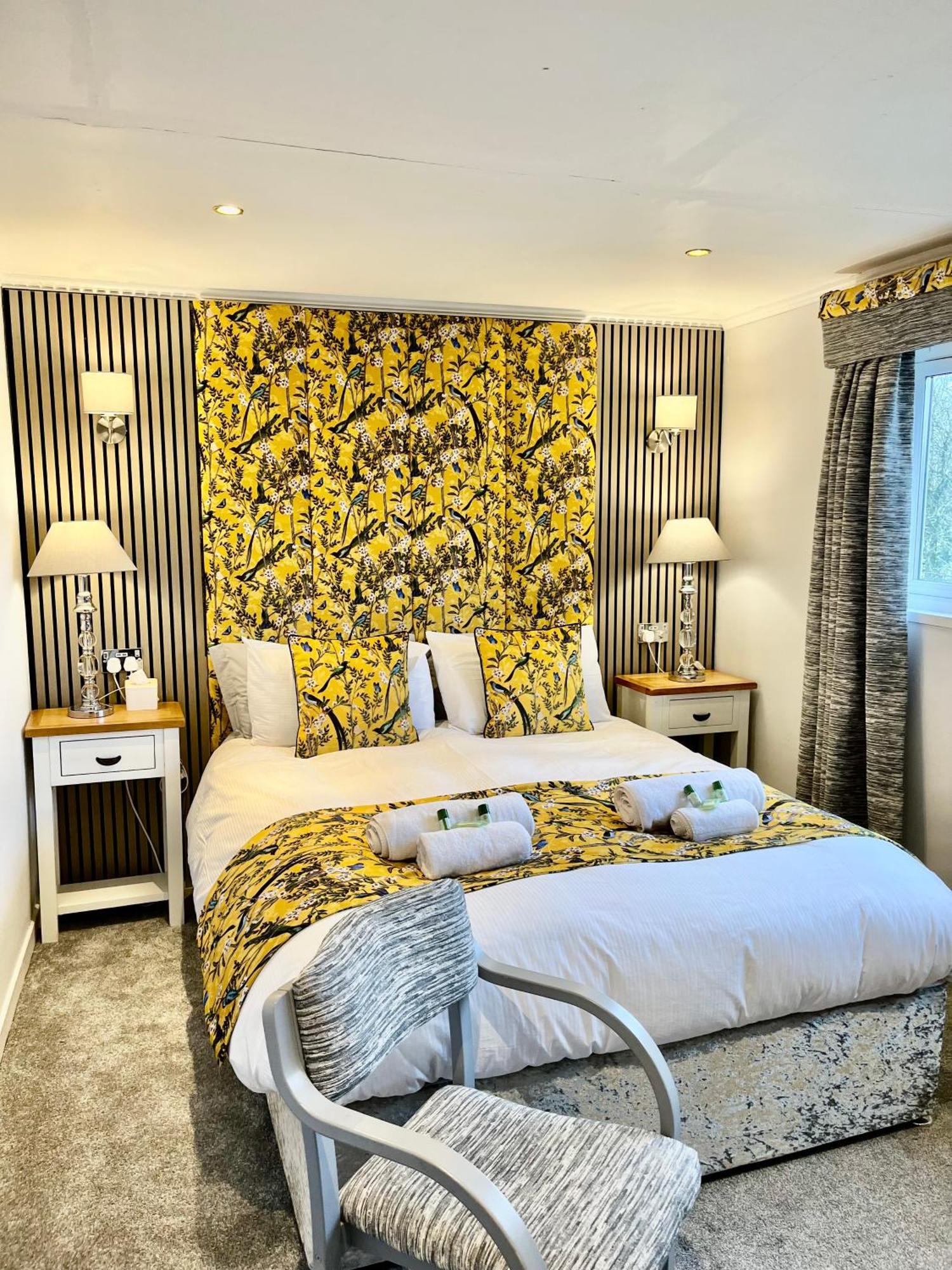 Scottish Equi B&B Lanark Bagian luar foto