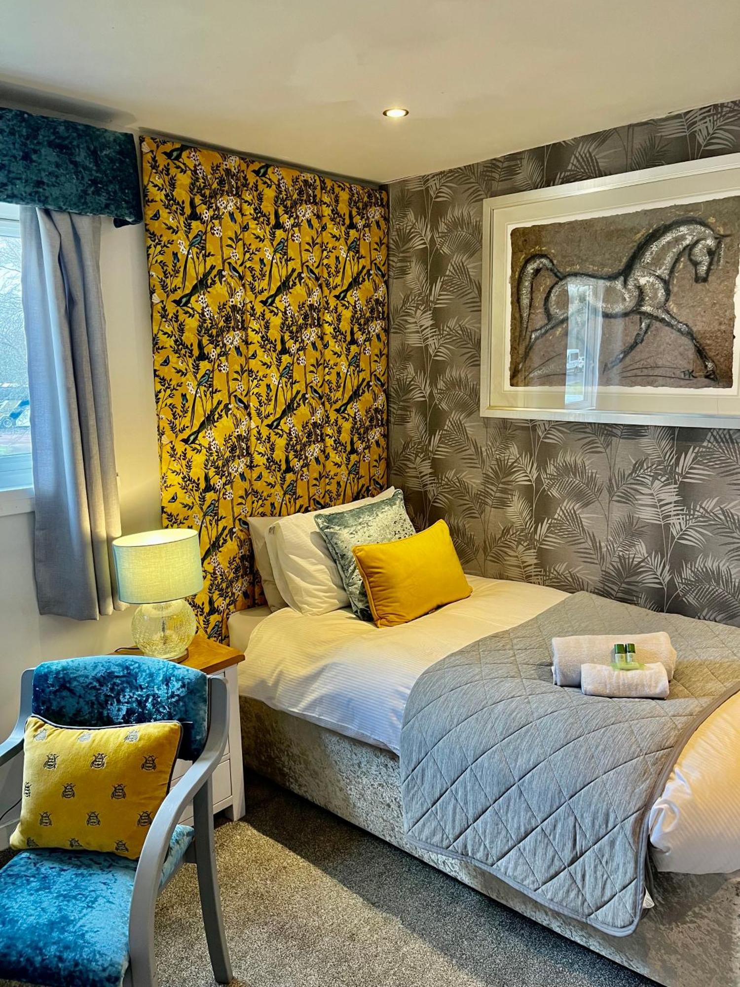 Scottish Equi B&B Lanark Bagian luar foto