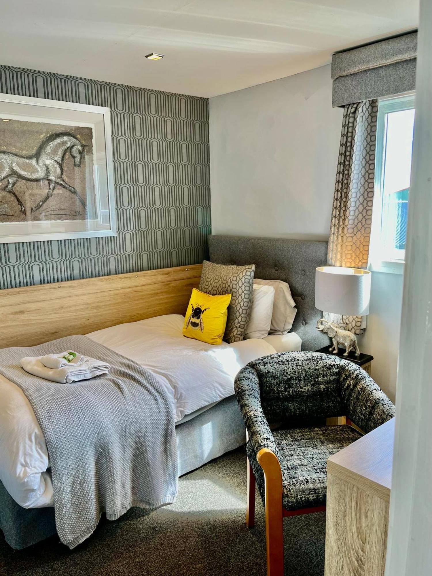 Scottish Equi B&B Lanark Bagian luar foto