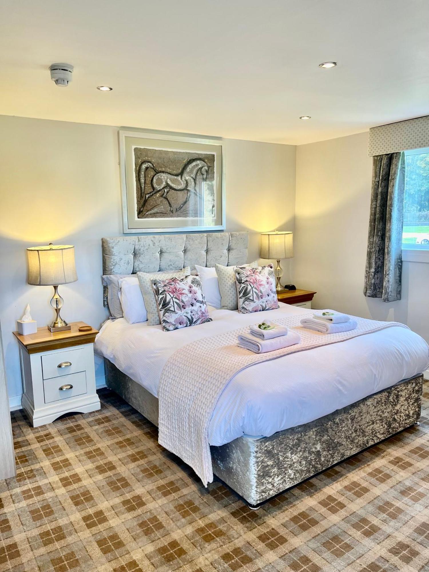 Scottish Equi B&B Lanark Bagian luar foto
