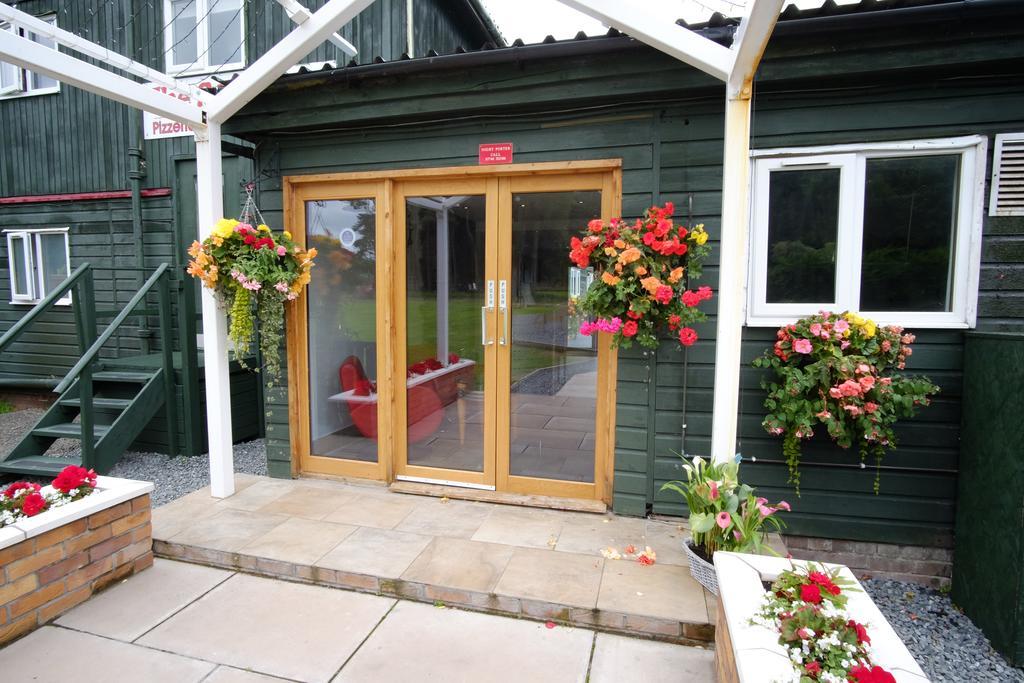 Scottish Equi B&B Lanark Bagian luar foto