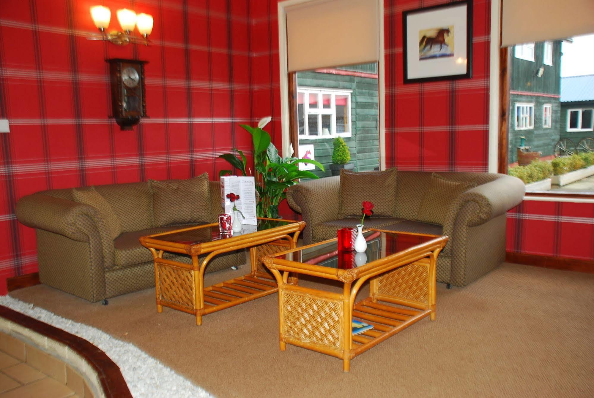 Scottish Equi B&B Lanark Bagian luar foto