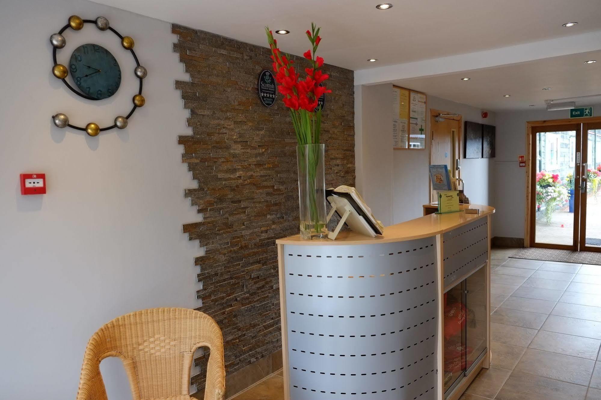 Scottish Equi B&B Lanark Bagian luar foto